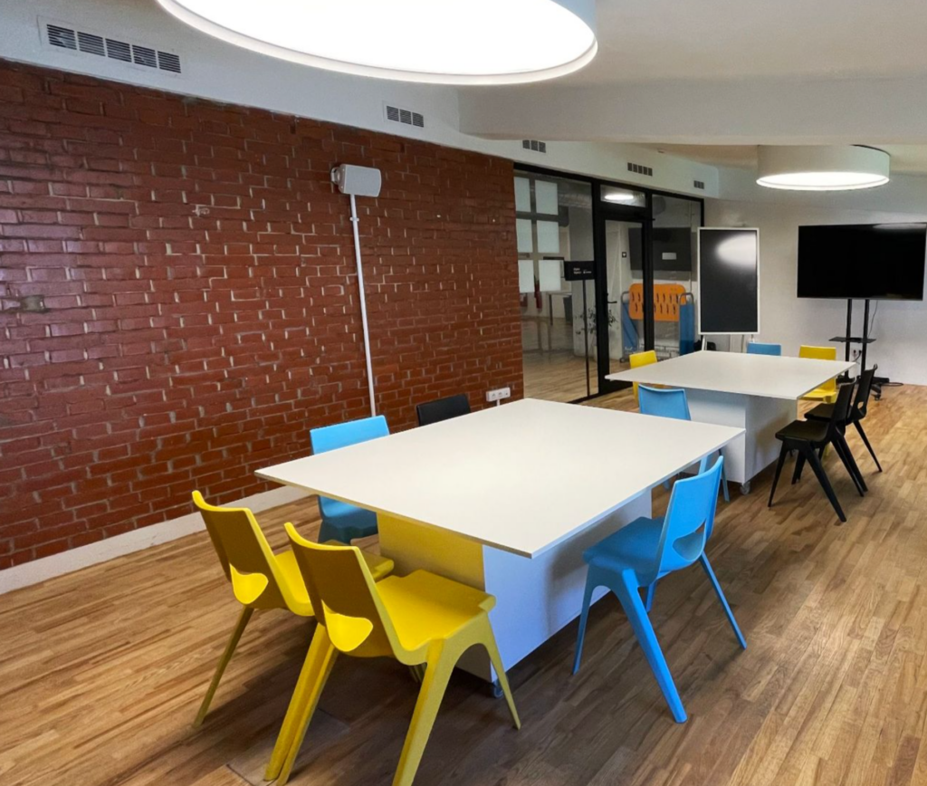Classroom R Training chairs